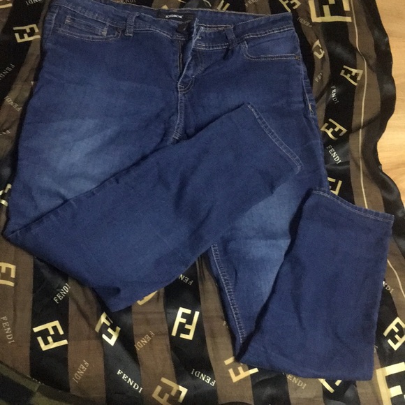 Jordache skinny jeans - Picture 2 of 4